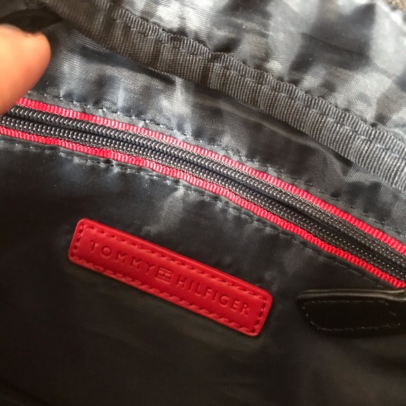 Tommy Hilfiger Black Crossbody Bag | like NEW! - Picture 4 of 8